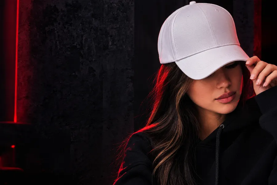 Gorra Blanca Luz Roja
